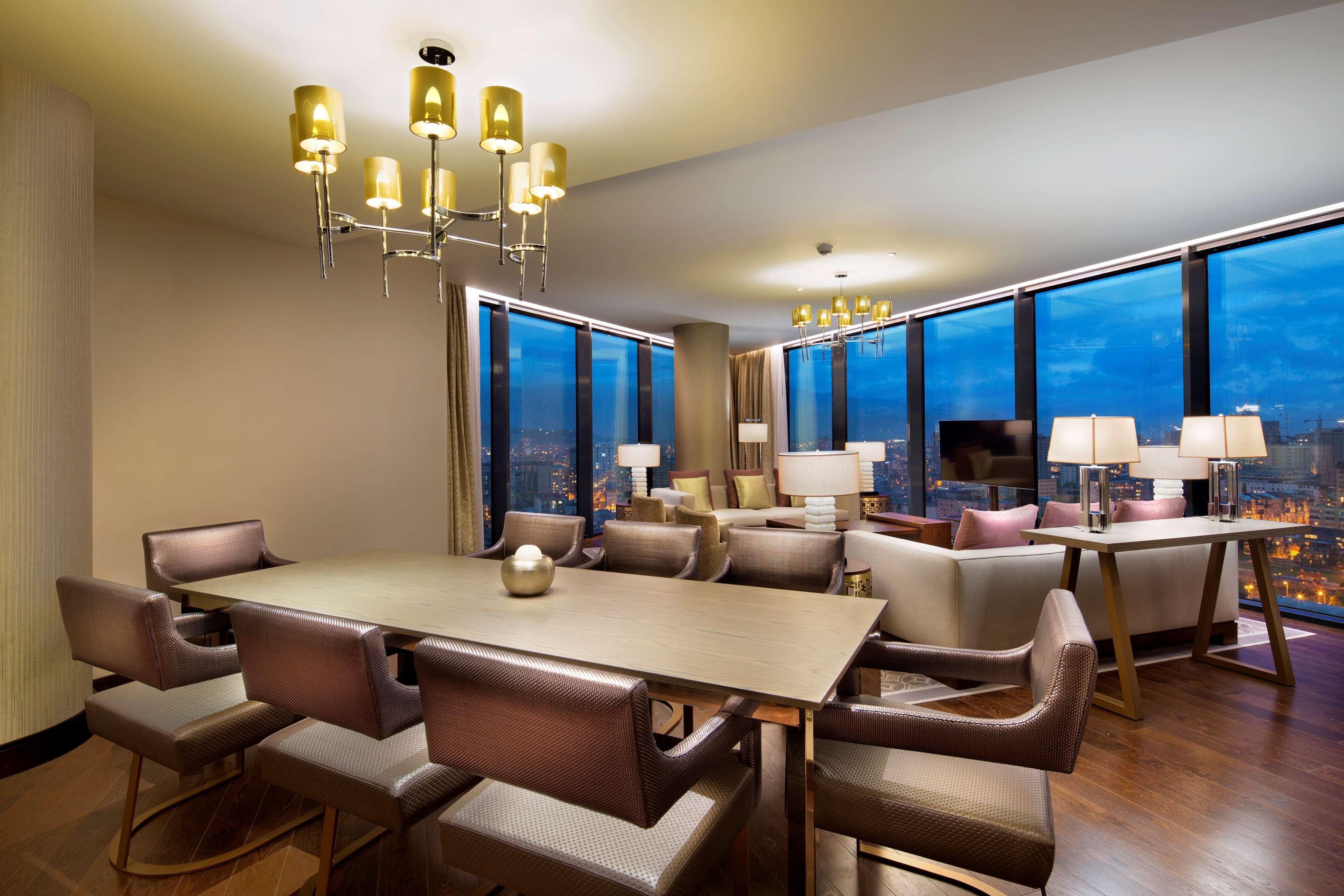 Hilton Batumi Hotell Exteriör bild The Westin Club Lounge at the Westin Palace, Madrid