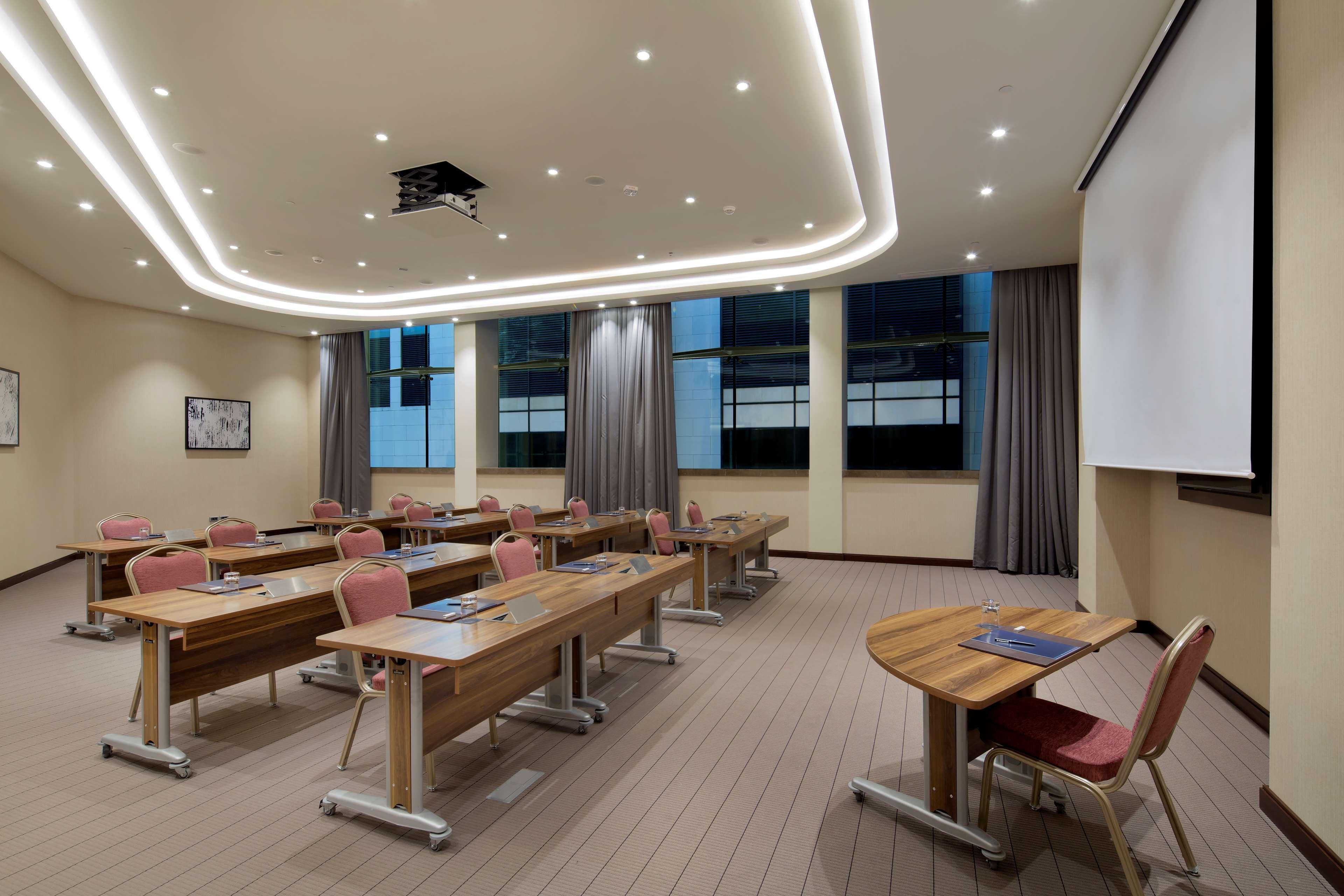 Hilton Batumi Hotell Exteriör bild Meeting room
