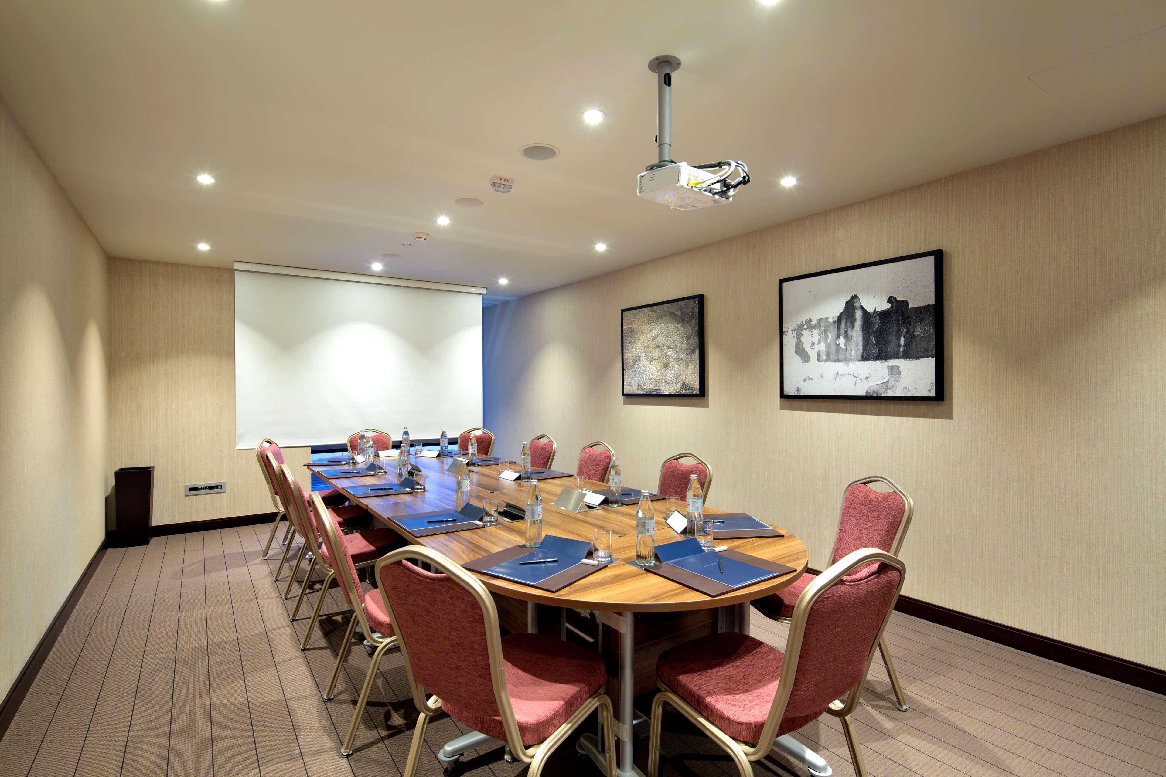 Hilton Batumi Hotell Exteriör bild A meeting room at the hotel