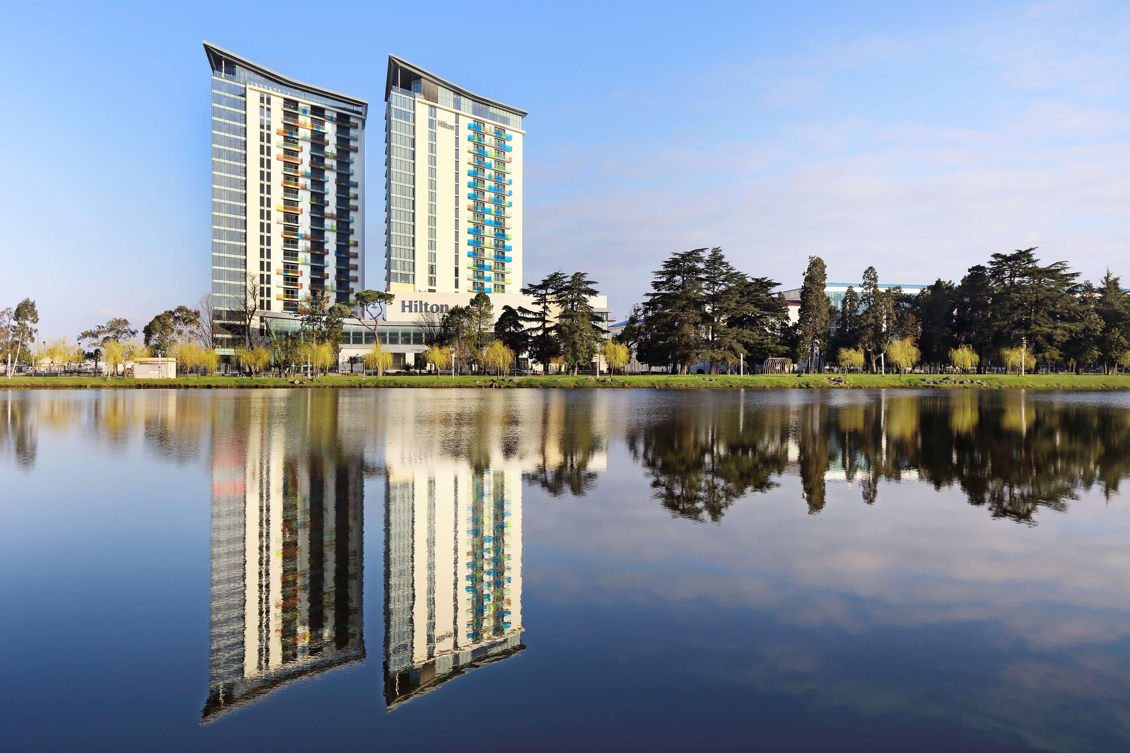 Hilton Batumi Hotell Exteriör bild