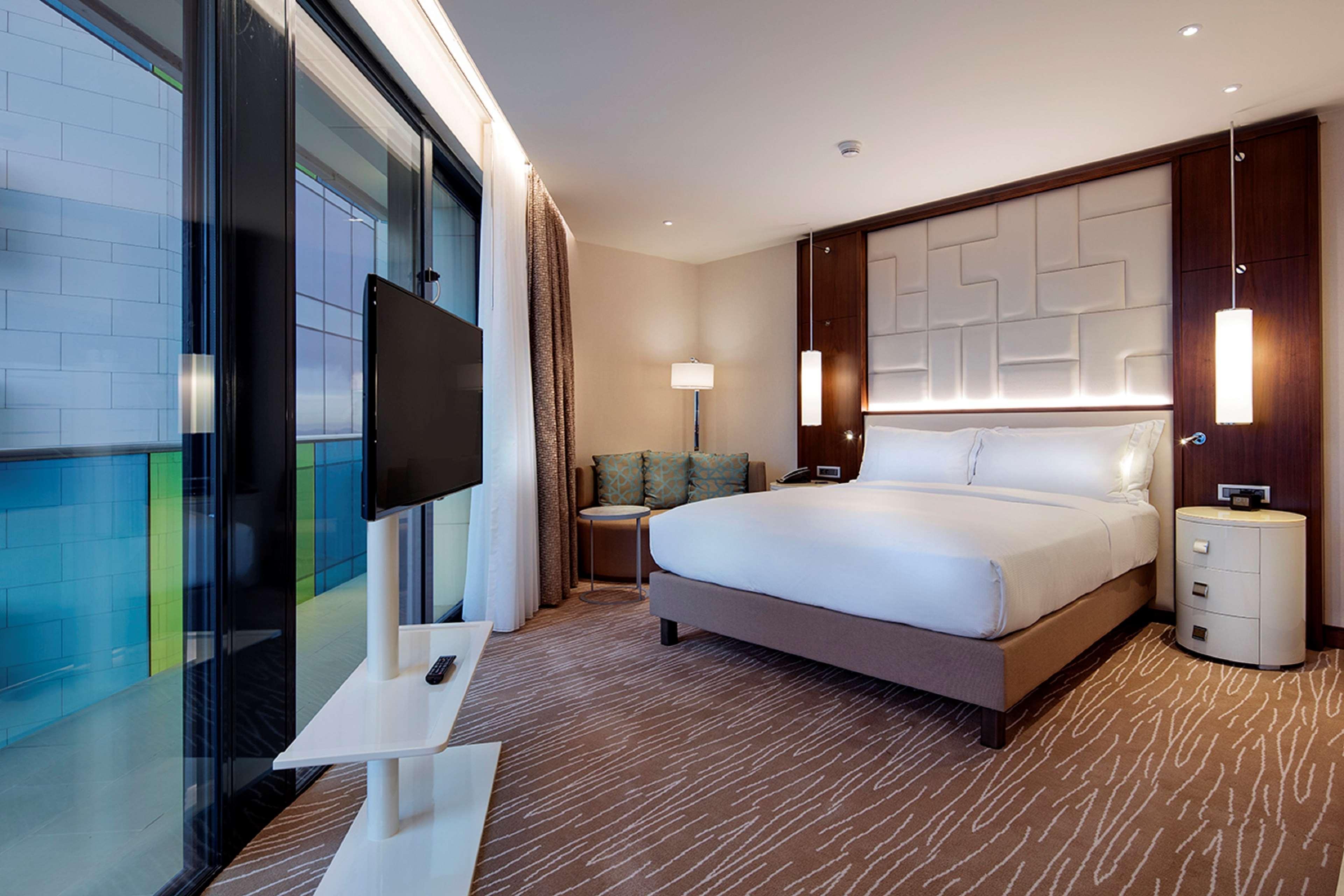 Hilton Batumi Hotell Exteriör bild A bedroom at the hotel
