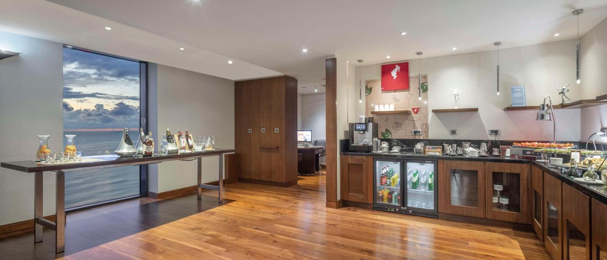Hilton Batumi Hotell Exteriör bild The Swiss First Class Lounge at London Heathrow Airport