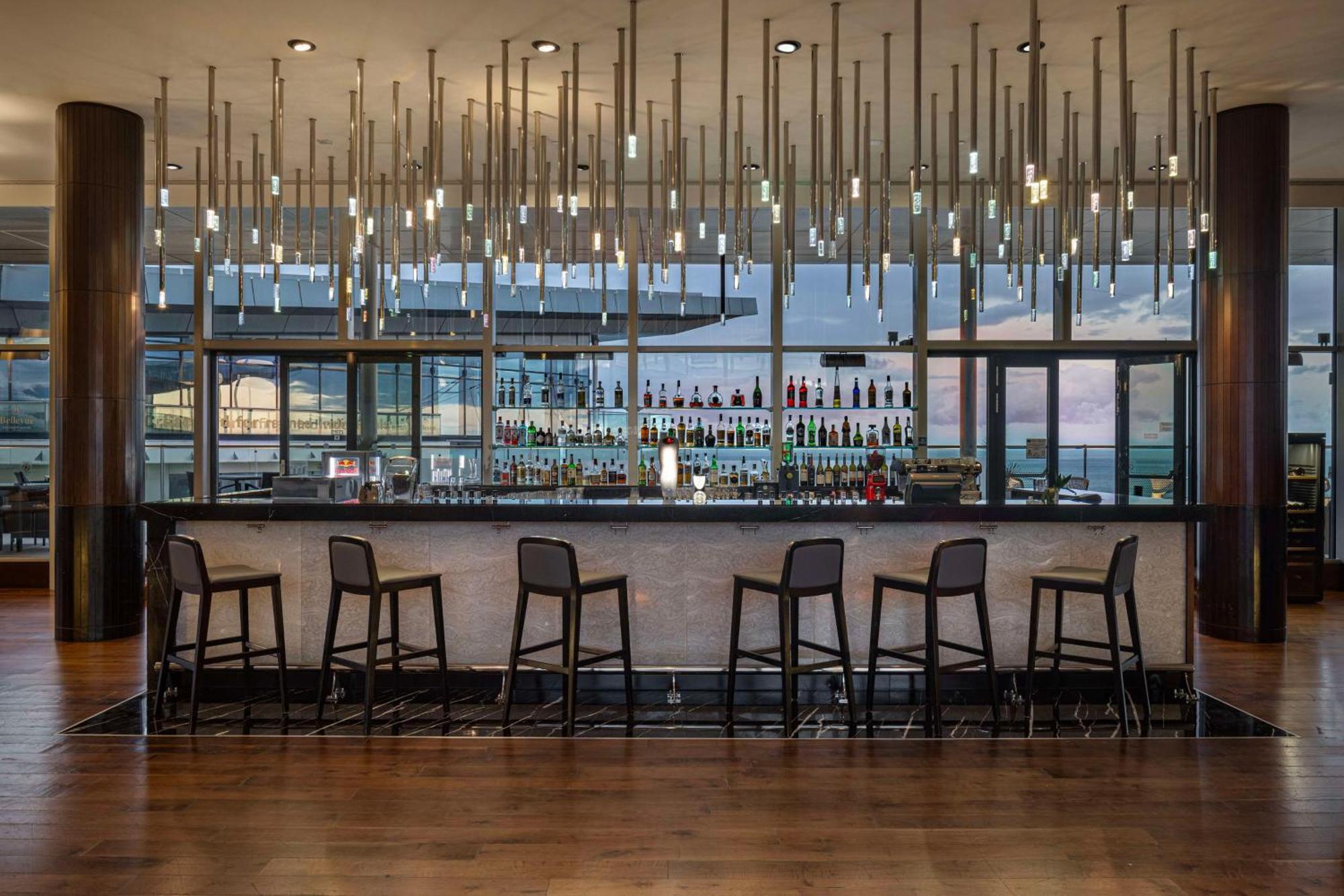Hilton Batumi Hotell Exteriör bild The bar at the 101 lounge