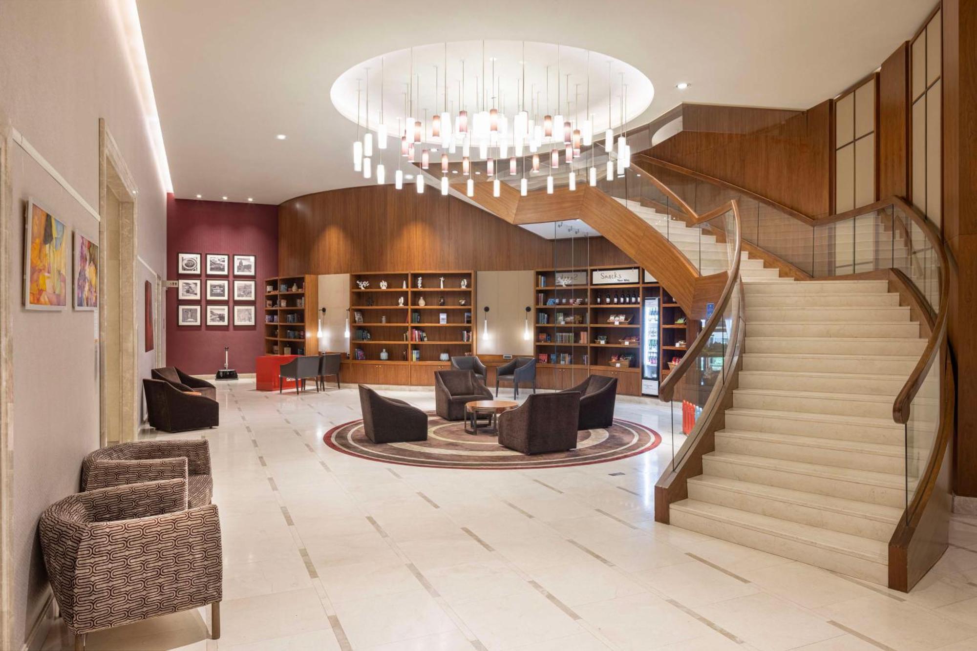 Hilton Batumi Hotell Exteriör bild Lobby